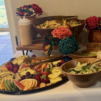 Mujer Bonita Catering - Beautiful large fruit plate. - Caterers Near Me Mujer Bonita Catering - Beautiful large fruit plate. - Caterers Near Me
