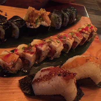 Bubblefish - Marilyn roll (middle), spider roll and shrimp and salmon onigri - Taiwanese Near Me - Philadelphia, Pennsylvania