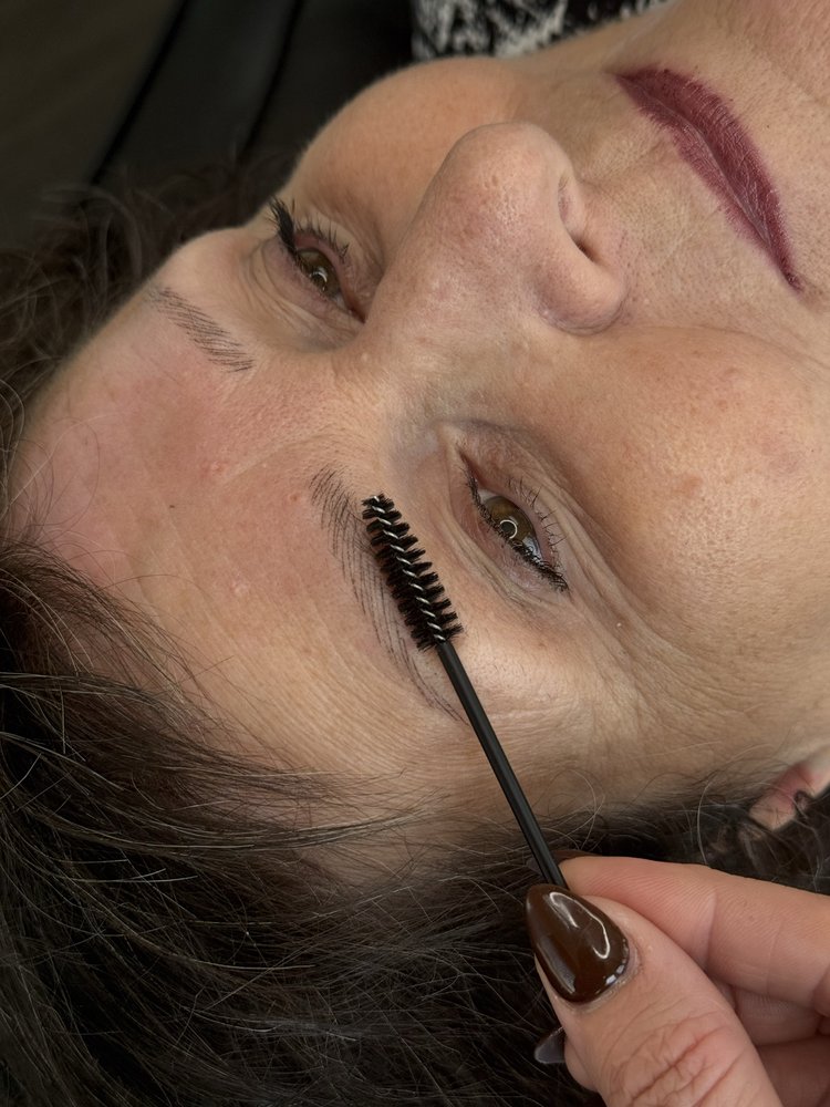 Brow Envy Microblading Logo