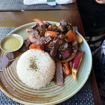 El Huarique Peruvian Kitchen - Lomo Saltaldo - Peruvian Near Me - Culver City, California El Huarique Peruvian Kitchen - Lomo Saltaldo - Peruvian Near Me - Culver City, California