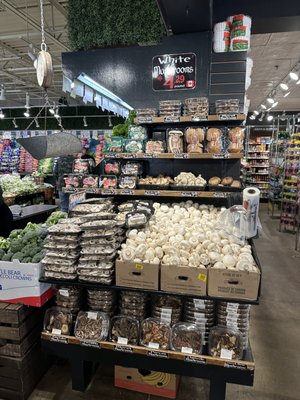 Nino Salvaggio International Marketplace by null