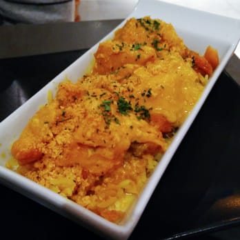 Cata 50 - Pollo al curry con arroz, pasas y manzana que apenas sabe a curry. ¿Será colorante? - Tapas Bars Near Me - Seville, SE