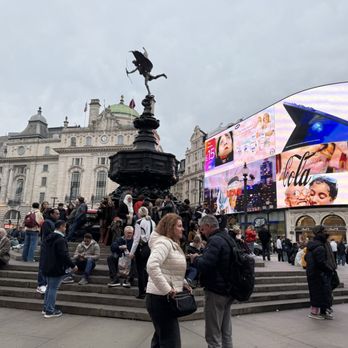 Piccadilly Circus - Landmarks & Historical Buildings Near Me - London, XGL