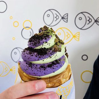 Somisomi - Ube/Matcha Swirl w/ Oreo & Chocolate Pebbles - Ice Cream & Frozen Yogurt Near Me - Irvine, California Somisomi - Ube/Matcha Swirl w/ Oreo & Chocolate Pebbles - Ice Cream & Frozen Yogurt Near Me - Irvine, California