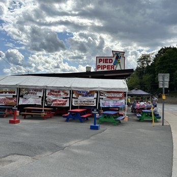 Pied Piper - Plenty of shade with freshly brightly painted picnic tables. - Burgers Near Me - Old Forge, New York Pied Piper - Plenty of shade with freshly brightly painted picnic tables. - Burgers Near Me - Old Forge, New York