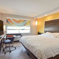 Tru by Hilton Lawrence - Guest room