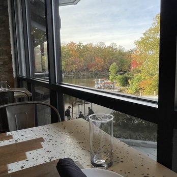 Red's Table - New American Near Me - Reston, Virginia