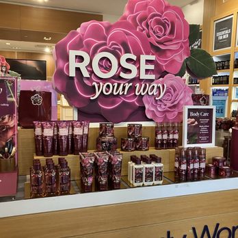 Bath & Body Works - Flirty Rose - Cosmetics & Beauty Supply Near Me - New York, New York Bath & Body Works - Flirty Rose - Cosmetics & Beauty Supply Near Me - New York, New York