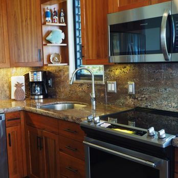 Sunset Shores Maui - Modern kitchen with new appliances. - Vacation Rentals Near Me - Lahaina, Hawaii Sunset Shores Maui - Modern kitchen with new appliances. - Vacation Rentals Near Me - Lahaina, Hawaii
