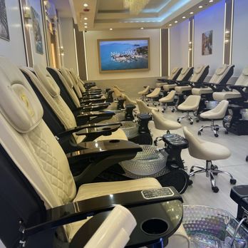 Gloss Nail Bar Geneva Commons - Beautiful inside - Nail Salons Near Me - Geneva, Illinois Gloss Nail Bar Geneva Commons - Beautiful inside - Nail Salons Near Me - Geneva, Illinois