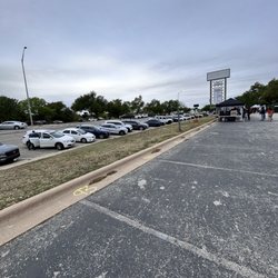 Texas Farmers' Market - Street parking is full right at 9am