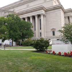 Note it is a block of marble in front of the National Archives. This is the OLD FDR memorial.