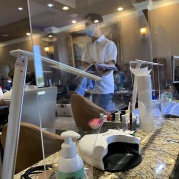 Heavenly Nails - Touched too many and too much, no gloves or soap - Nail Salons Near Me - McDonough, Georgia