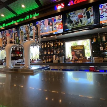 Phil's BBQ - Le bar - Barbeque Near Me - Temecula, California