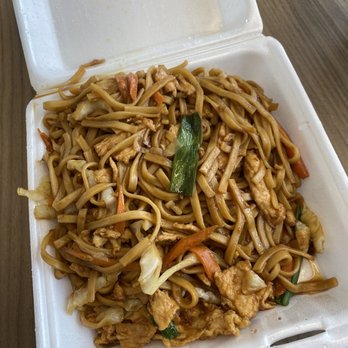 Chang's Chinese Restaurant - L31. Chicken Lo Mein Lunch - Chinese Near Me - Katy, Texas Chang's Chinese Restaurant - L31. Chicken Lo Mein Lunch - Chinese Near Me - Katy, Texas