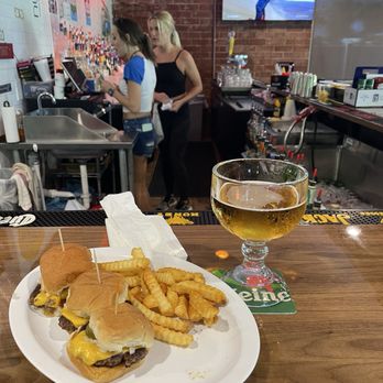 Schooners - These are the sliders. Extremely tasty. Not dried out. Little burger sometimes get it that way. - Burgers Near Me - Largo, Florida