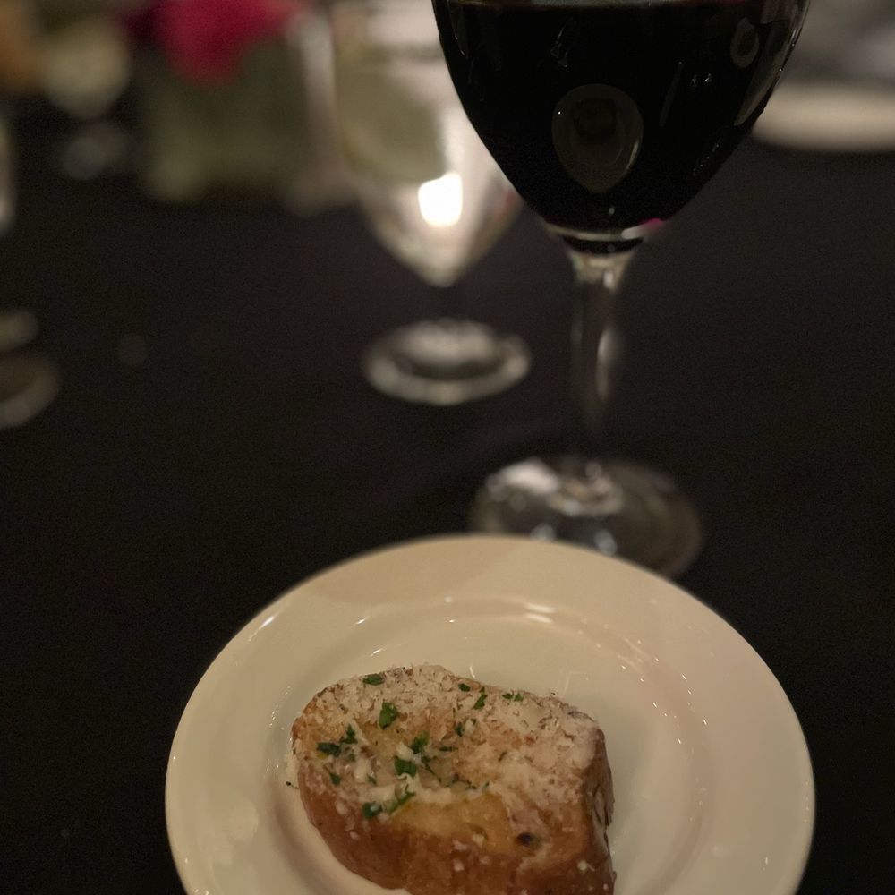 Castelli's - Garlic Bread and Wine - Italian Near Me - Palm Desert, California