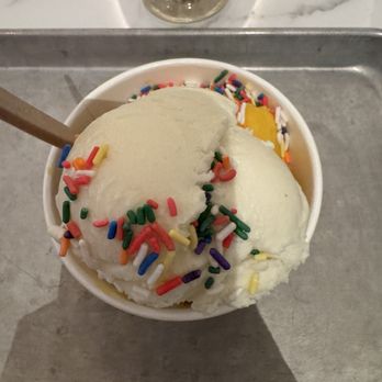 Capon's Burgers - Pina Colada and Mango Gelato with Rainbow Sprinkles - Burgers Near Me - Las Vegas, Nevada