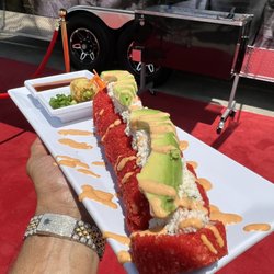 Mariscos Zambada - El Raton sushi Roll

Queso Crema, Aguacate, Camaron Cocido, lmitacion, Jaiba, Tampico y Salsa chipotle