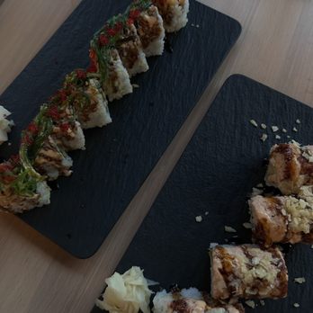 jimoto - Dragon roll and Snow White - Sushi Bars Near Me - Winnetka, Illinois