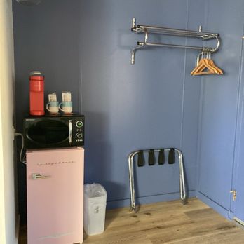 The Sierra Motel - Mini fridge, microwave, and Keurig next to luggage storage. - Hotels Near Me - Traverse City, Michigan The Sierra Motel - Mini fridge, microwave, and Keurig next to luggage storage. - Hotels Near Me - Traverse City, Michigan