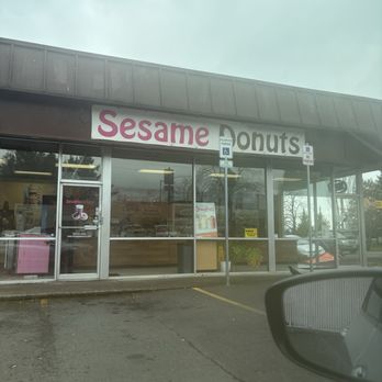 Sesame Donuts - front row seat of the smack talking - Donuts Near Me - Portland, Oregon Sesame Donuts - front row seat of the smack talking - Donuts Near Me - Portland, Oregon