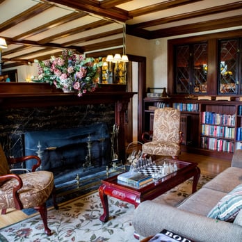 Manor on Golden Pond - seating at lobby - Hotels Near Me - Holderness, New Hampshire