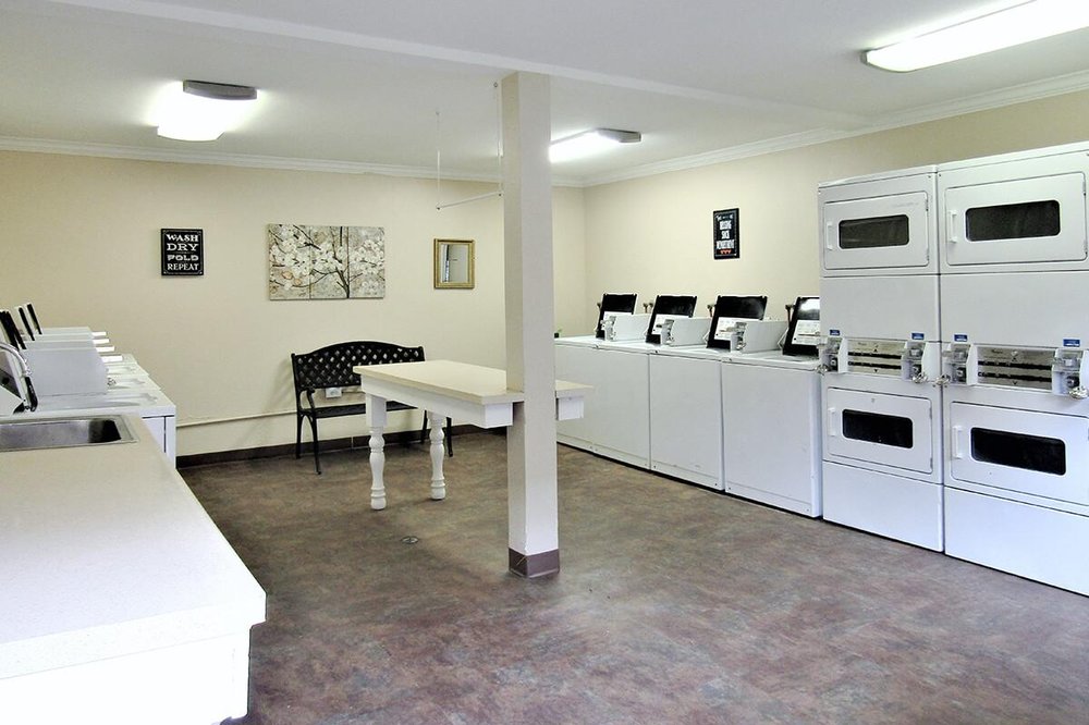 PARKVIEW VILLAGE APARTMENTS Updated September 2024 34 Photos & 13