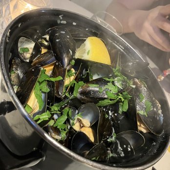 The Mussel and Steak Bar - Scottish mussels cooked in white wine, shallots, and cream sauce - Seafood Near Me - Edinburgh, EDH