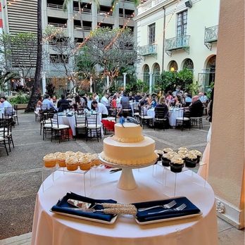 Cafe Julia - Cafes Near Me - Honolulu, Hawaii