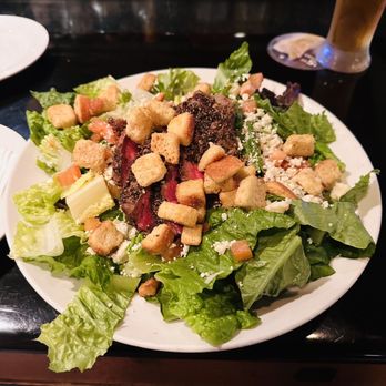 LongHorn Steakhouse - 7 7-Pepper Sirloin Salad - Steakhouses Near Me - Valdosta, Georgia LongHorn Steakhouse - 7 7-Pepper Sirloin Salad - Steakhouses Near Me - Valdosta, Georgia