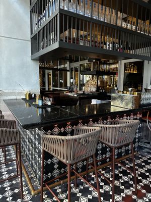 Bistro Collins by null