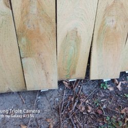 Lowe's Home Improvement - Buck toothed fence