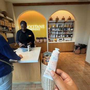 L'Occitane en Provence - Inside - Cosmetics & Beauty Supply Near Me - Palo Alto, California
