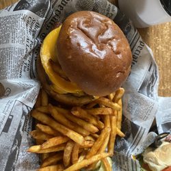 Lyle & Paulines L & M Grill - Bacon cheeseburger & seasoned fries