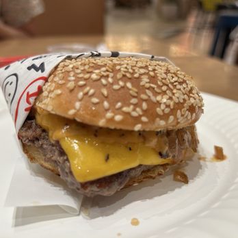 Irv's Burgers - Classic Burger but with only one patty (The Menu burger) - Burgers Near Me - Las Vegas, Nevada Irv's Burgers - Classic Burger but with only one patty (The Menu burger) - Burgers Near Me - Las Vegas, Nevada