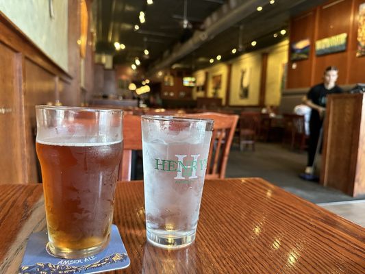 Henry's Pub by null