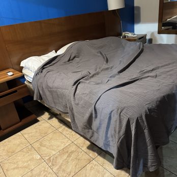 Luxury Inn - First room - Hotels Near Me - Forrest City, Arkansas