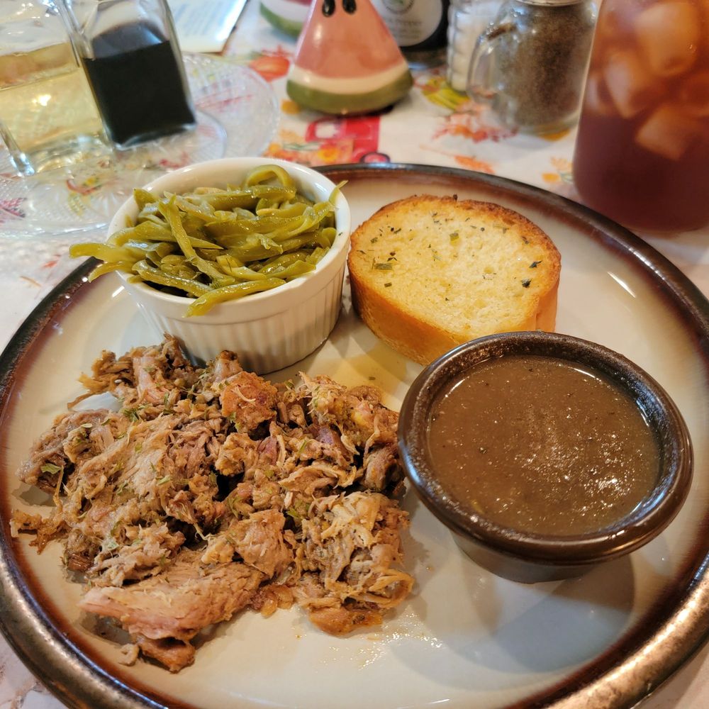 Chisholm Country Store - BBQ Pulled Pork Lunch (w/ side salad!) - Cafes Near Me - Rockwall, Texas Chisholm Country Store - BBQ Pulled Pork Lunch (w/ side salad!) - Cafes Near Me - Rockwall, Texas