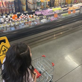 H Mart - Buena Park - Kid shopping cart - Grocery Near Me - Buena Park, California H Mart - Buena Park - Kid shopping cart - Grocery Near Me - Buena Park, California
