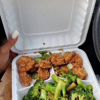 Hardee On Utica - Spicy salt and pepper shrimps. Sautéed broccoli. Excellent. - New American Near Me - Crown Heights, New York Hardee On Utica - Spicy salt and pepper shrimps. Sautéed broccoli. Excellent. - New American Near Me - Crown Heights, New York