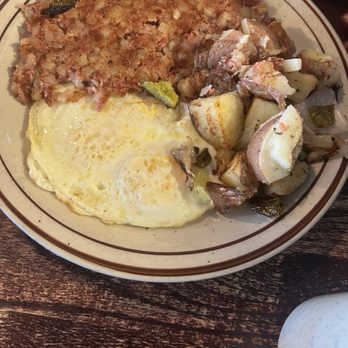 Pelton Cafe - Corn beef hash and eggs with potatoes - Breakfast & Brunch Near Me - San Leandro, California