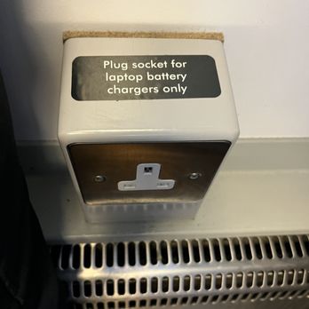 Southampton Central - Each seat has electrical outlet - Train Stations Near Me - Southampton, STH