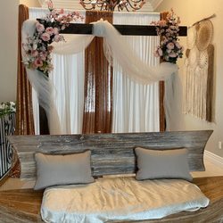 West Coast Rentals - Backdrop with wooden frame