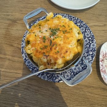 The Southern Gentleman - Smoked Gouda Mac & Cheese - Gastropubs Near Me - Atlanta, Georgia