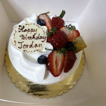 Kulu Kulu - Christmas Cake - Desserts Near Me - Honolulu, Hawaii Kulu Kulu - Christmas Cake - Desserts Near Me - Honolulu, Hawaii