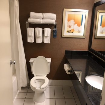 Fairfield by Marriott Inn & Suites Amarillo West/Medical Center - Room bathroom. - Hotels Near Me - Amarillo, Texas