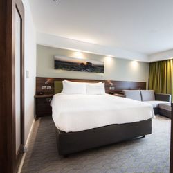 Hampton by Hilton Exeter Airport - Guest Room