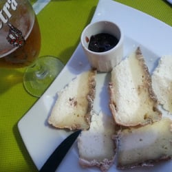 U campanile - Pietra et assiette de fromage corse et sa confiture de figues. Recommandé !