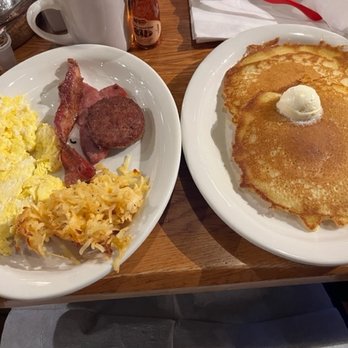 Cracker Barrel Old Country Store - American Near Me - Glendale, Arizona